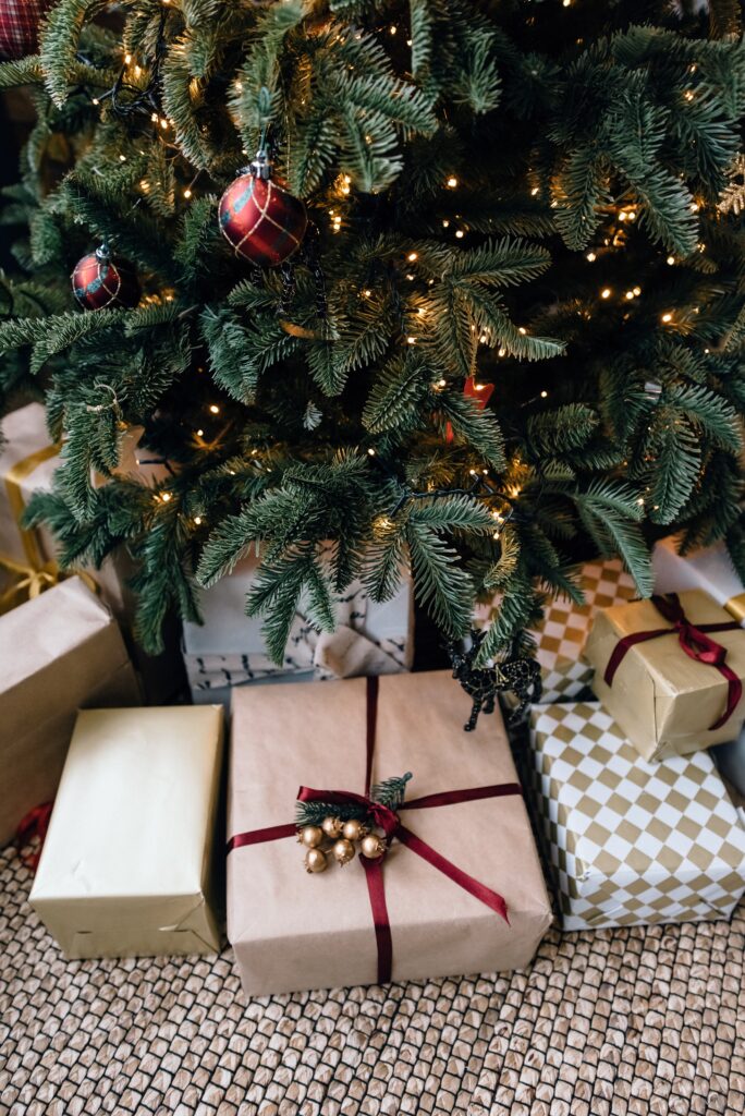 Julpynt: Paket under julgran